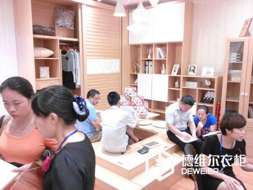 長沙整體衣柜市場風(fēng)云再起，長沙德維爾二店開業(yè)